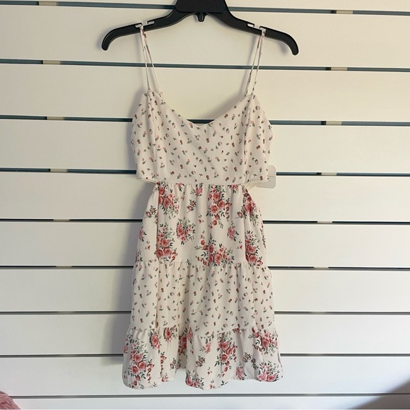 NWT Small pink floral mini dress with cutouts on the side - Picture 3 of 16